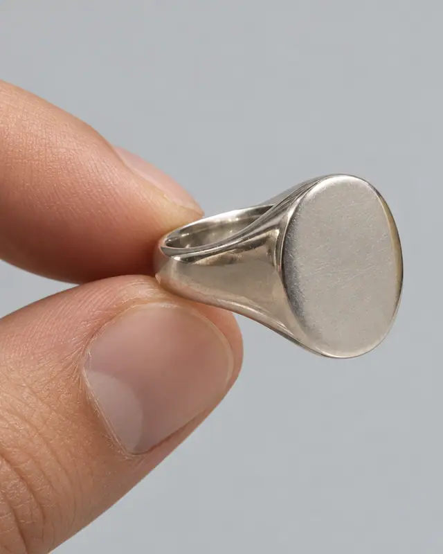 Scale with fingertip — Jewelry AI photo